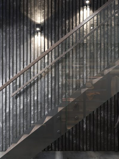 Modern trapp med metall vanger. Xtrapp